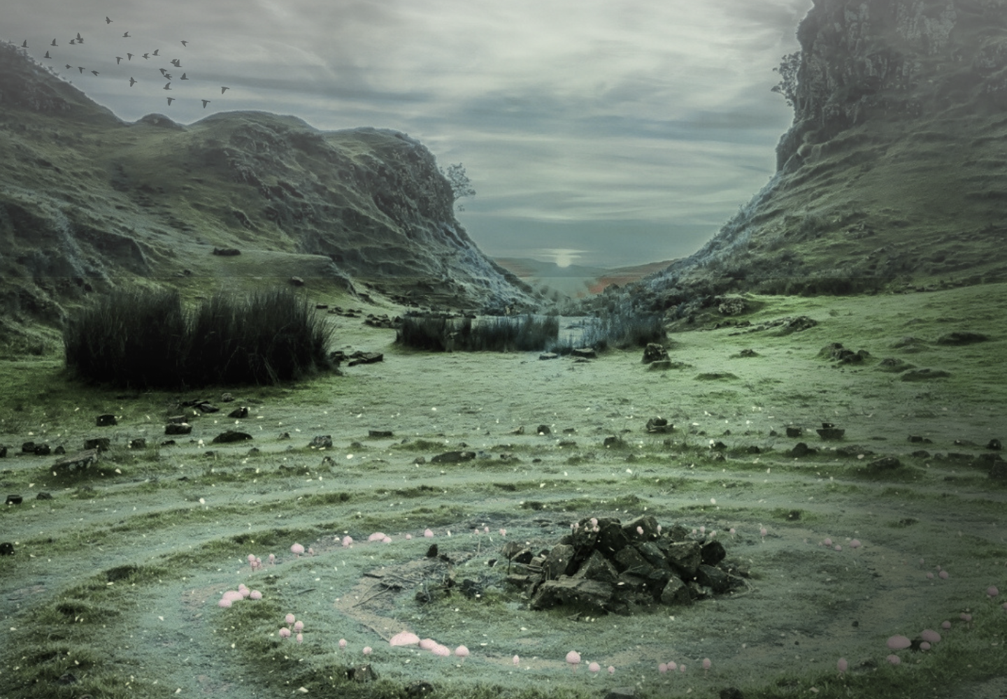 Steinkreis auf einer nebligen Wiese — der Thingplatz der Alten Welt, an dem die Druiden um 400 n. C. die sieben Welten schufen.